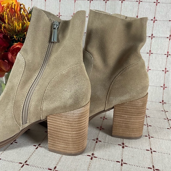 Steve Madden “Calabria” Tan Suede Ankle Boots Almond Toe Size 9.5 Beige Bootie - Picture 7 of 9